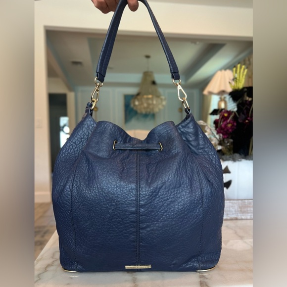 Vince Camuto Navy Leather With Gold Hardware Drawstring Bucket Bag EUC - Picture 4 of 17